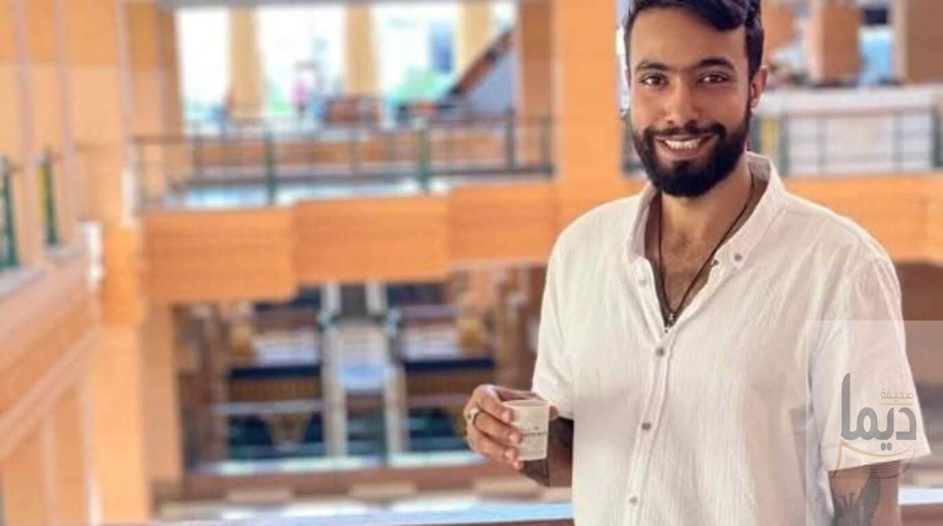 صورة الفنان الشاب محمد حسن الجندي أثناء تجسيده شخصية أنور السادات في فيلم الكنز 2